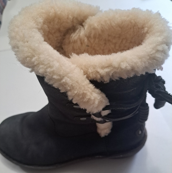 UGG Australia Women's Akadia Boot Size 8 - Picture 6 of 9